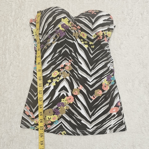 Padded Strapless Top - Picture 8 of 9